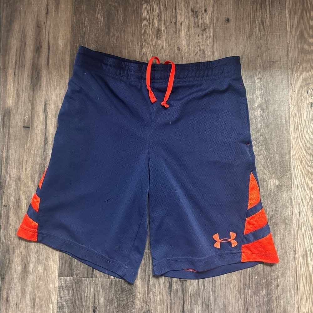 Kids Under Armour shorts size YSM